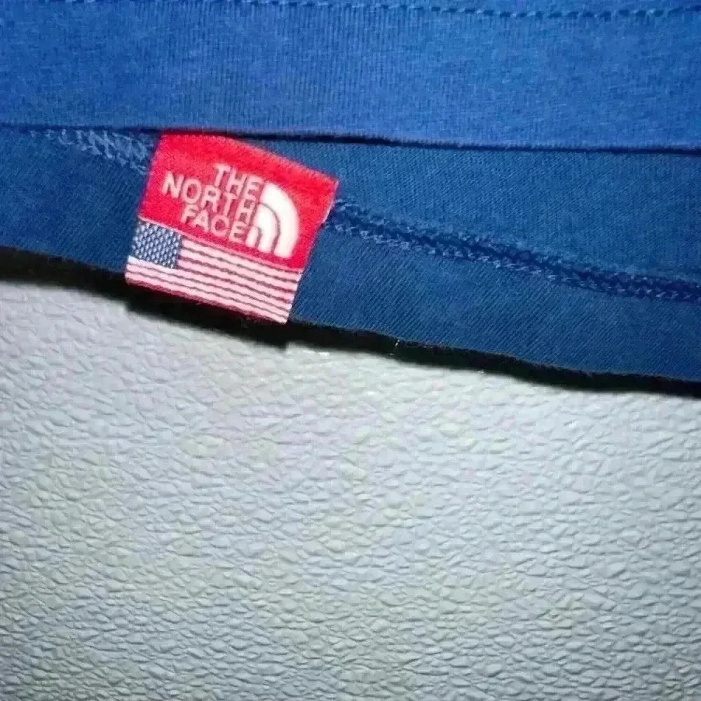 The North Face T-Shirt Blue & Red / S / USA Freeskiing Team - Picture 4 of 15
